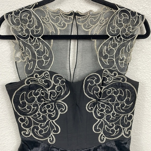 Karen Millen Baroque Embroidered Swirl Mini Fit Flare Party Dress Black Gold 8 - Picture 5 of 16